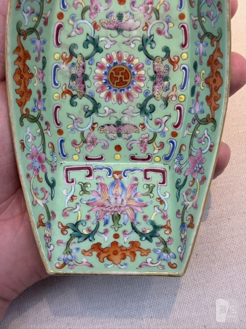 清嘉庆 粉彩绿地缠枝宝相花纹茶船 - 图10